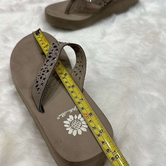 Yellow Box tan wedges size 8 - Picture 4 of 13